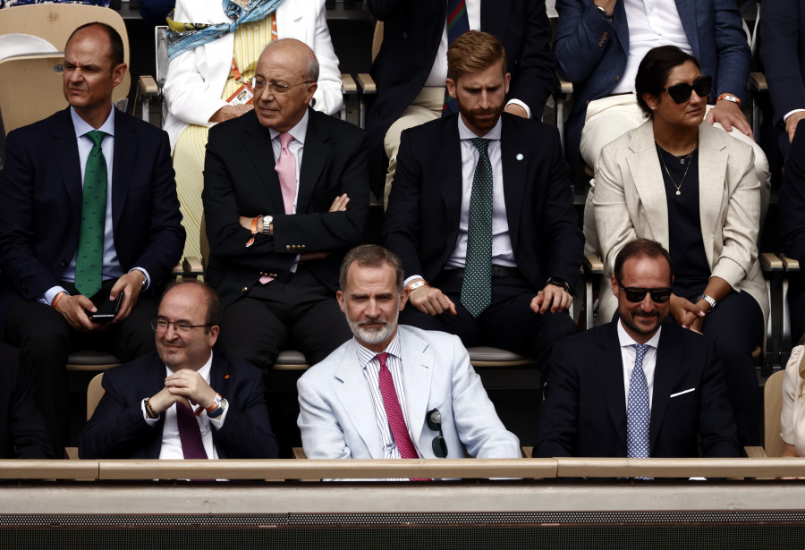 El rey Felipe VI anima a Nadal en las gradas de Roland Garros