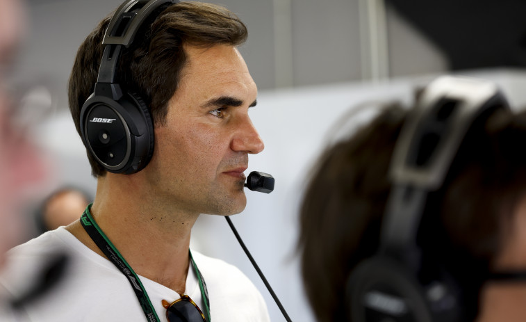 Federer elogia a Nadal y piensa regresar al circuito en 2023
