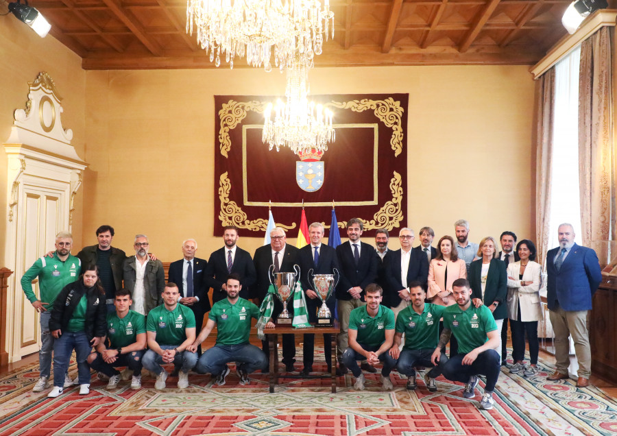 El presidente de la Xunta recibe al campeón de la OK Liga