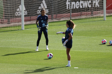 Lola Gallardo, junto a Misa en un entrenamiento con la Selección Española