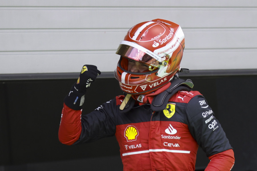 Leclerc salva el día para Ferrari en casa de Red Bull y Sainz abandona