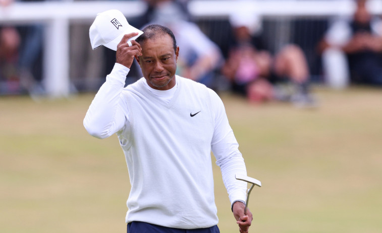 Tiger Woods, desafortunado y emocionado, no pasa el corte