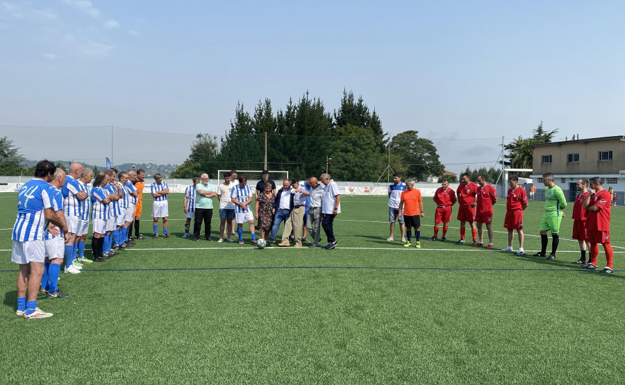 Inauguración del campo de fútbol de Os Loureiros, en Almeiras