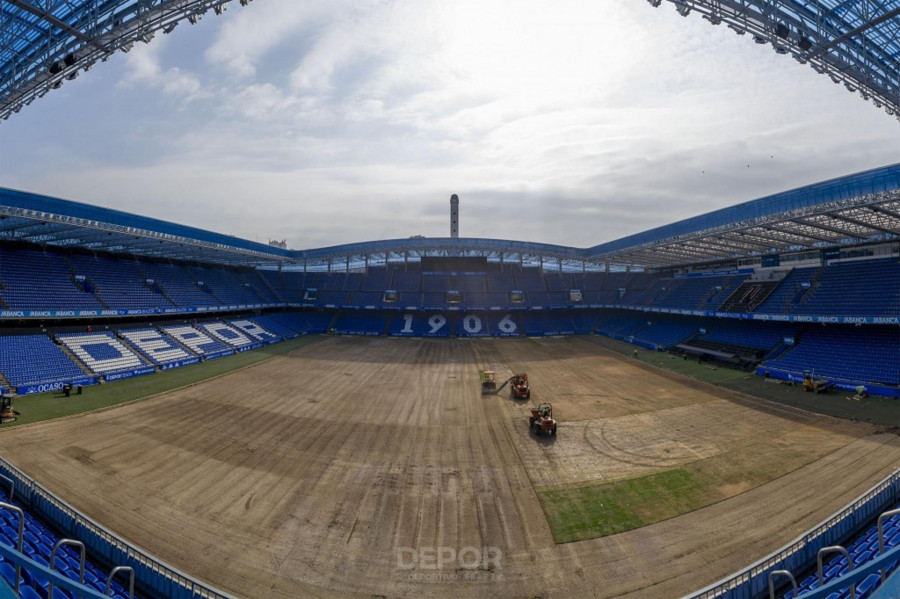 Empiezan los trabajos en Riazor para colocar el tepe tras el Morriña Fest