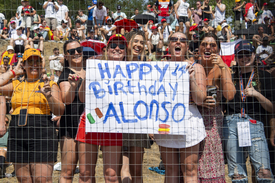 Alonso festeja su 41 cumpleaños con su familia en el Hungaroring