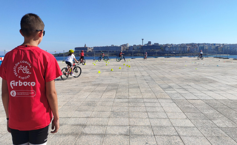 El verano tiene un matiz diferente con Escola Triatlón Coruña
