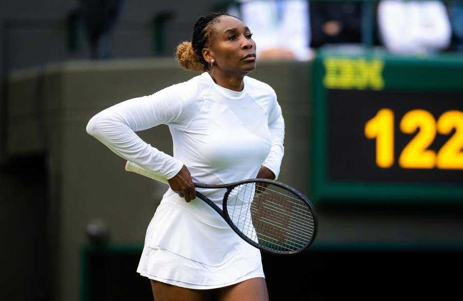 Venus Williams regresa casi un año después, pero se rinde en primera ronda