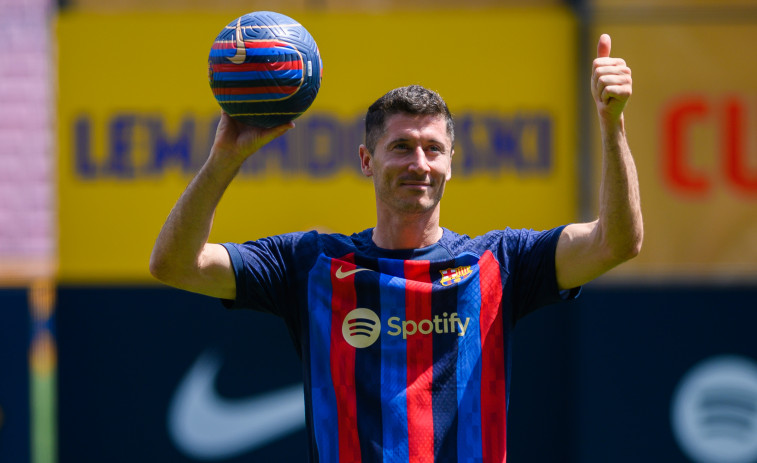 Robert Lewandowski vive su primer gran día en el Camp Nou