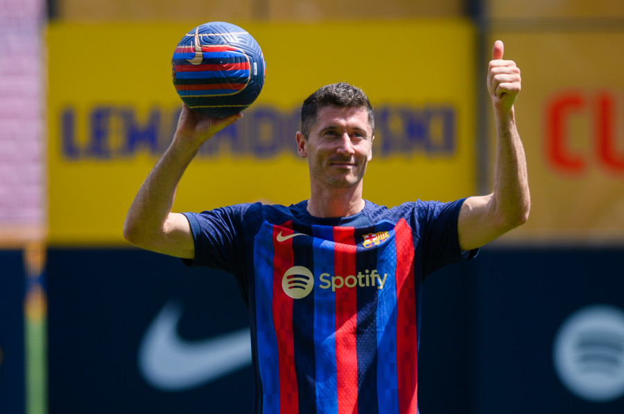 Robert Lewandowski vive su primer gran día en el Camp Nou