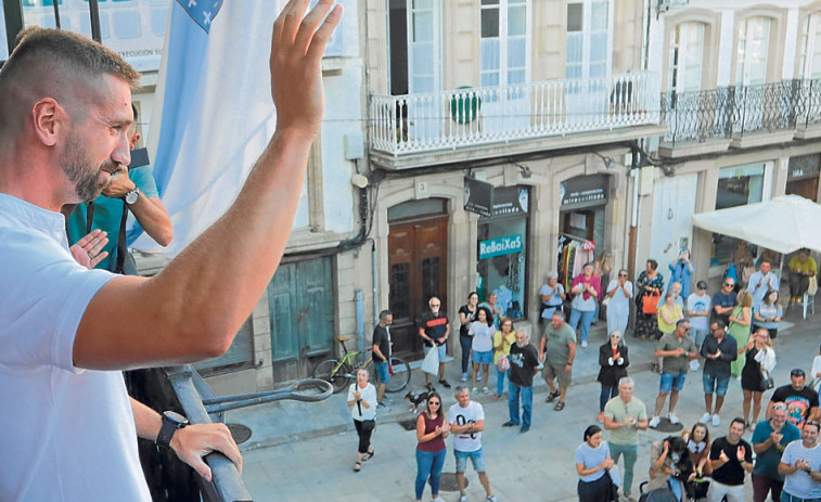 Arévalo recibió el cariño de sus vecinos tras los dos oros mundiales