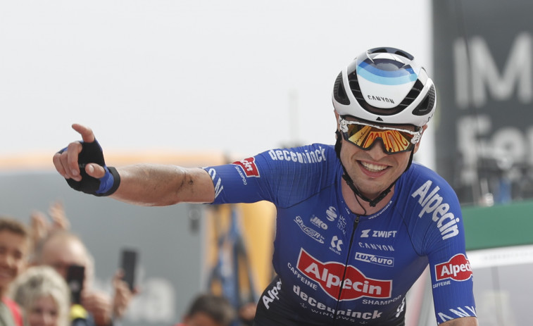Jay Vine repite hazaña en La Fancuaya, Evenepoel firme en el liderato