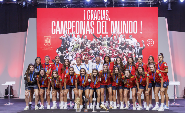 Las campeonas del mundo sub-20, recibidas con honores en la Ciudad del Fútbol