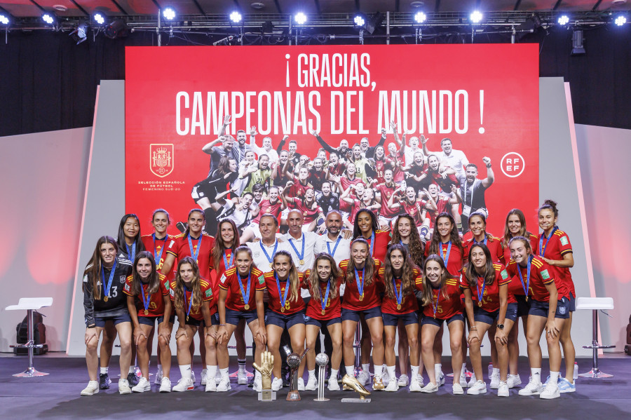 Las campeonas del mundo sub-20, recibidas con honores en la Ciudad del Fútbol