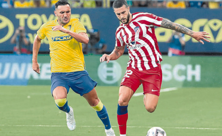 Jorge Cordero: “Hay cero porcentaje  de que Lucas Pérez salga del Cádiz”