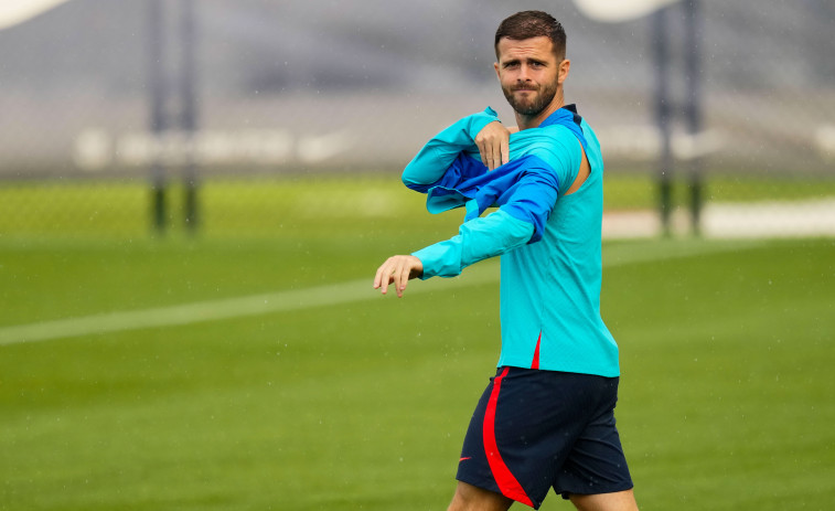 Pjanic, pendiente de cerrar su salida, única ausencia en el entrenamiento