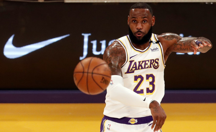 LeBron James critica a la NBA por no ser más dura con el dueño de los Suns