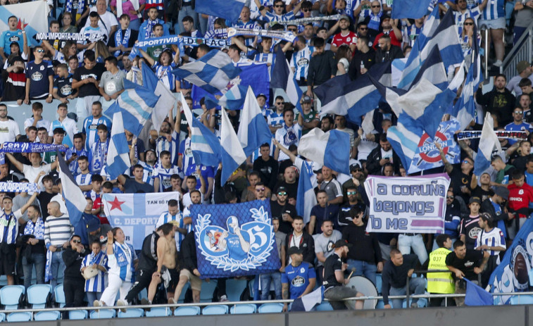 Un autocar de seguidores del Deportivo, averiado a la salida de Vigo