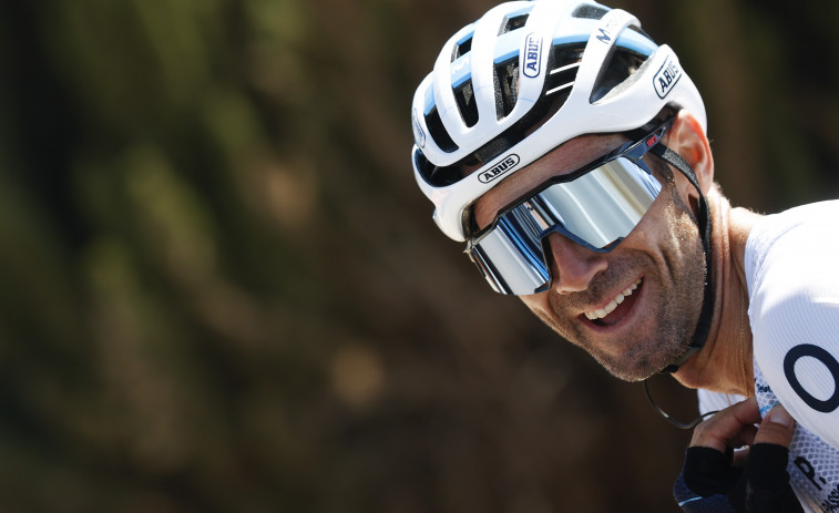 Alejandro Valverde representará al Movistar hasta 2024 tras colgar la bici
