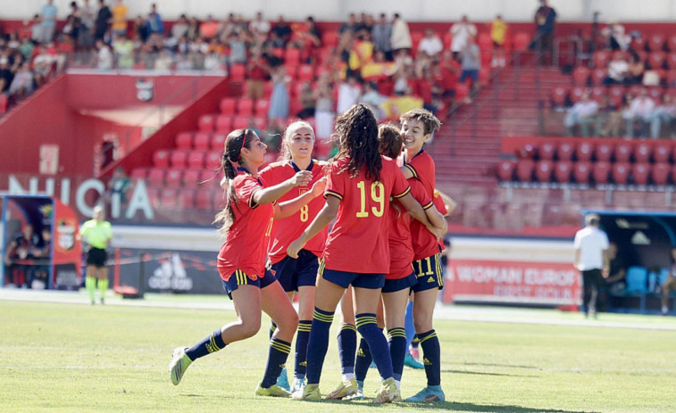 Elena Vázquez fue titular y dio una asistencia en la goleada ante Grecia