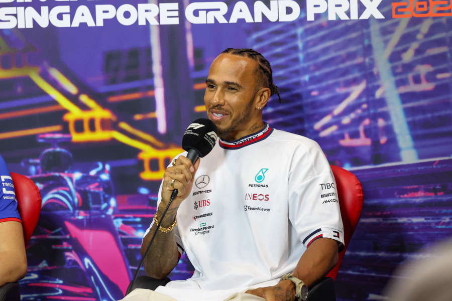 Hamilton lideró el primer libre en Singapur; Pérez fue cuarto, Sainz sexto y Alonso décimo