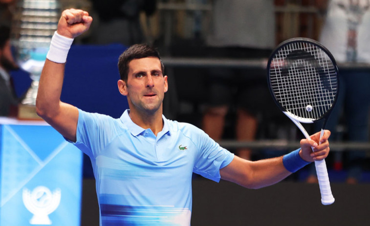 Djokovic se exhibe ante Tsitsipas en Astana