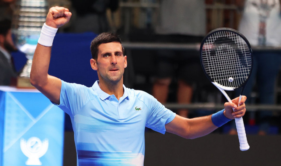 Djokovic se exhibe ante Tsitsipas en Astana