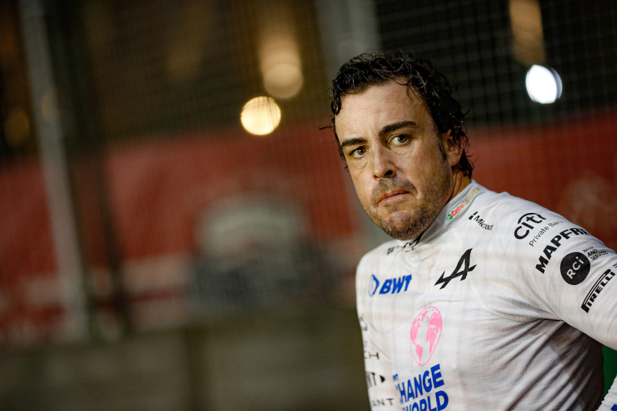 Alonso abandona en Singapur por un problema de motor