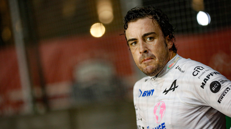 Fernando  Alonso es sancionado con 30 segundos y sale de los puntos, Alpine reclama