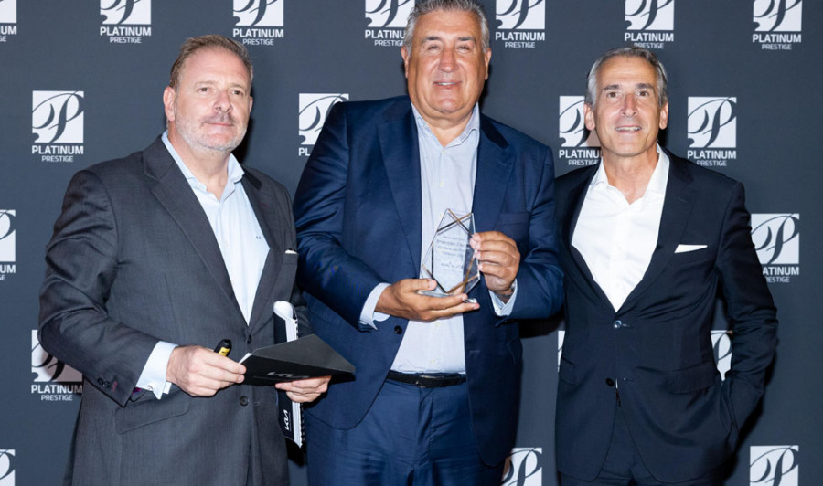 Breogán Car recibe  el ‘Platinum’ de KIA