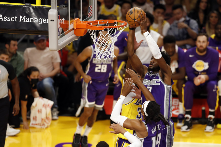 Los Lakers empiezan su pretemporada con derrota por 30 puntos ante los Kings