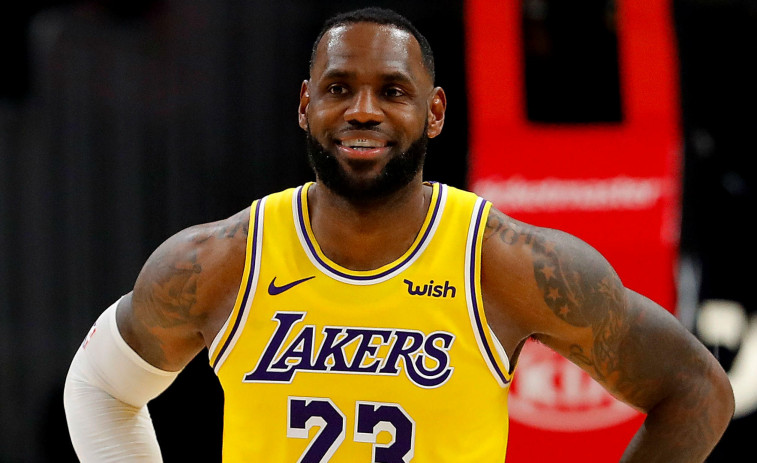 La propietaria de los Lakers se compromete a retirar la camiseta de LeBron James