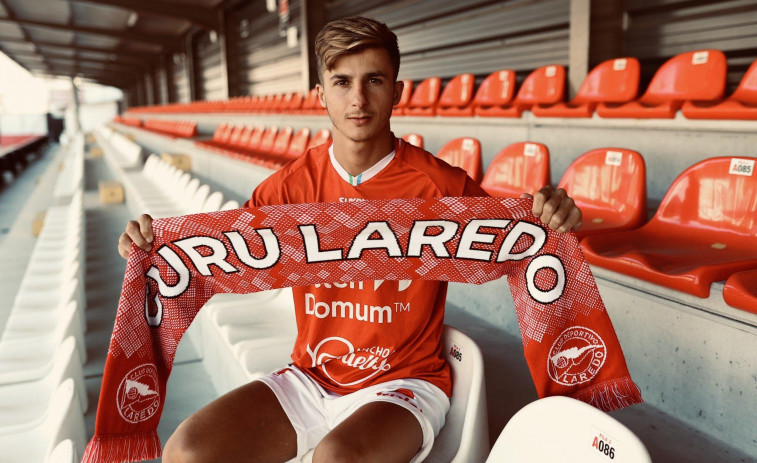 Oli, futbolista del Laredo: “En casa tenemos que ganar sí o sí”