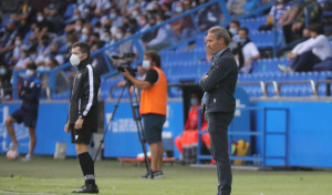 Óscar Cano prepara la mezcla