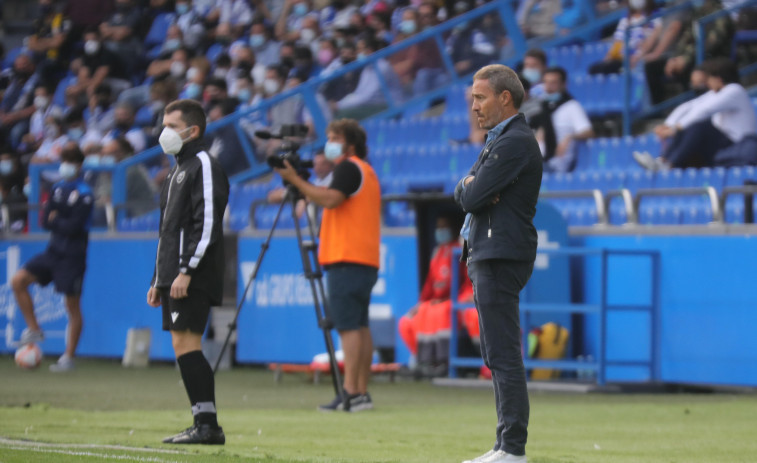 Óscar Cano prepara la mezcla