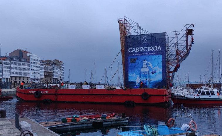 El primer muro de escalada flotante del mundo llega a O Parrote