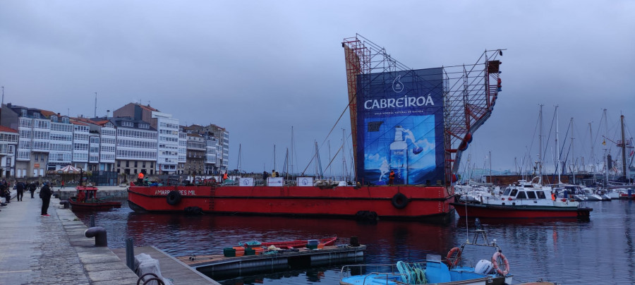 El primer muro de escalada flotante del mundo llega a O Parrote