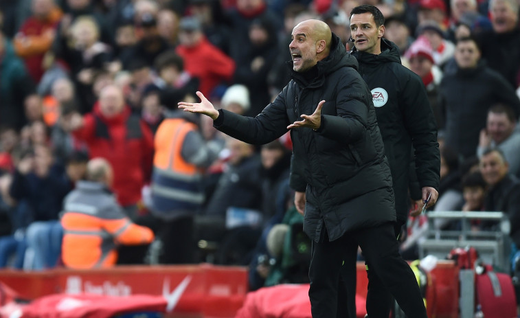 Investigan el lanzamiento de monedas a Guardiola en Anfield