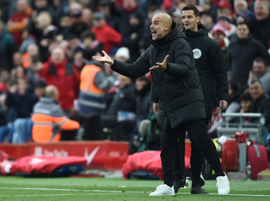 Investigan el lanzamiento de monedas a Guardiola en Anfield