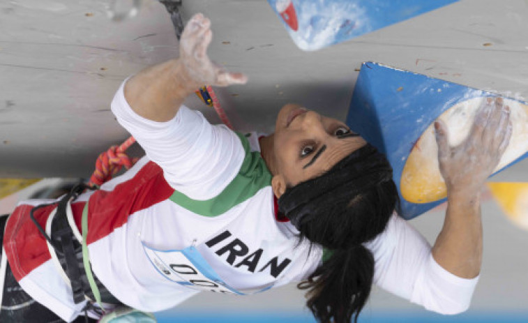 La escaladora iraní Elnaz Rekabi alega que el hiyab se le cayó por accidente