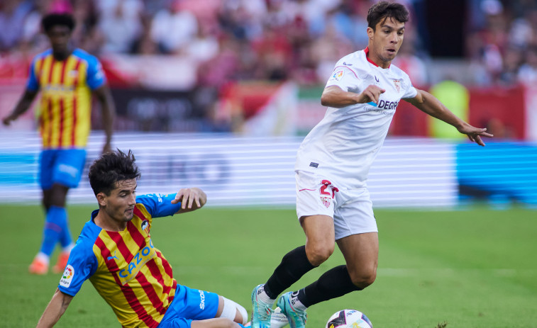 Bono evita la derrota del Sevilla al parar un penalti a Gayà en tiempo añadido (1-1)