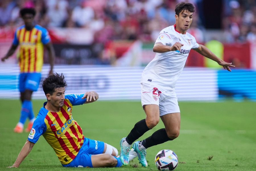 Bono evita la derrota del Sevilla al parar un penalti a Gayà en tiempo añadido (1-1)