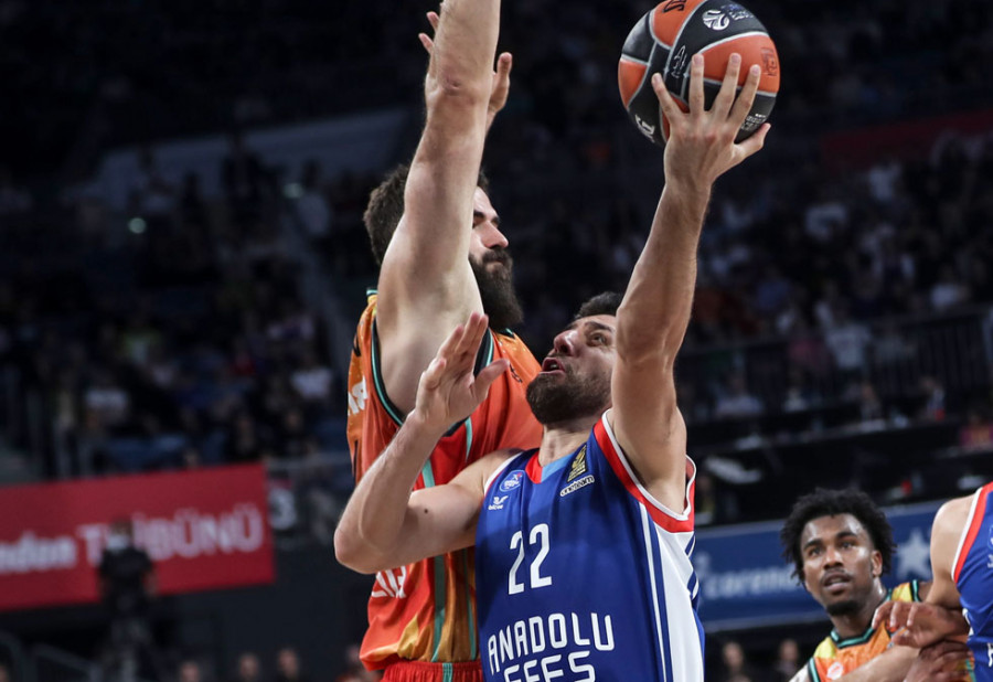 Barça y Valencia logran sendas victorias a domicilio