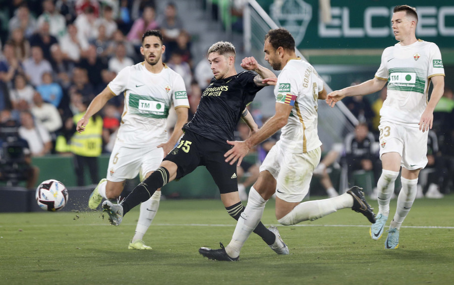 El Real Madrid prolonga su fiesta en Elche (0-3)