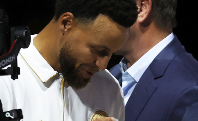Los Warriors reciben el anillo y baten a los Lakers; los Celtics ganan la primera pelea de ‘gallitos’