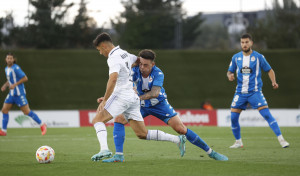 El Castilla cae goleado ante el Ceuta (0-3) y ahora aventaja al Depor en dos puntos