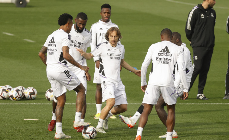 Modric, Valverde, Ceballos y Mariano, novedades en la lista