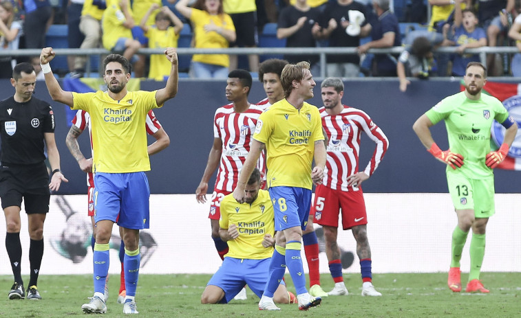 El Atlético se desploma en Cádiz