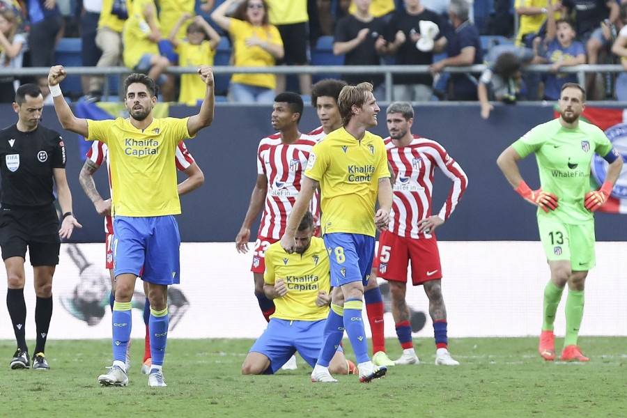 El Atlético se desploma en Cádiz