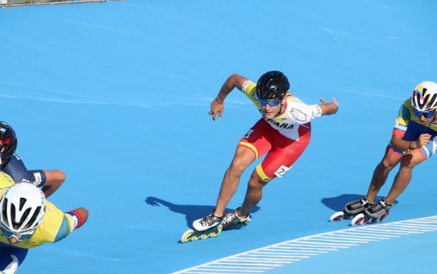 El oleirense Manu Taibo roza el podio en el debut del patinaje de velocidad