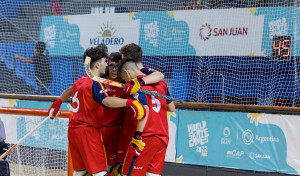 Bruno Saavedra volvió a ser titular en la victoria de España contra Colombia